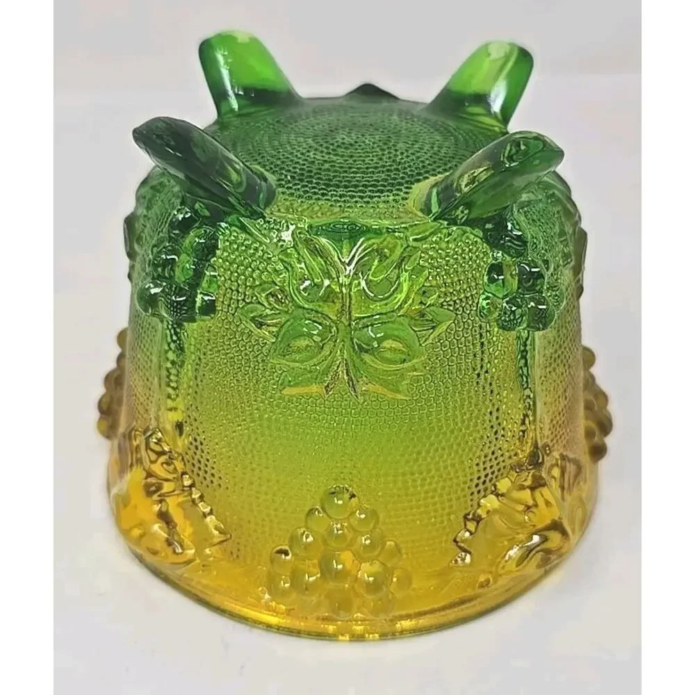 Vintage Carnival Glass footed Bowl Green Yellow Glass‎ Grapes U247